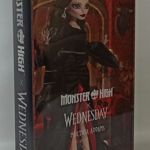 Morticia Addams Monster High x Wednesday doll new, collectible