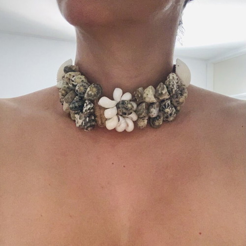 Vintage handmade jewelry set like new, white and beige