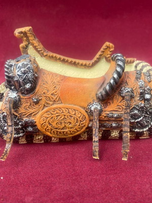 Decorative card holder saddle-shaped new