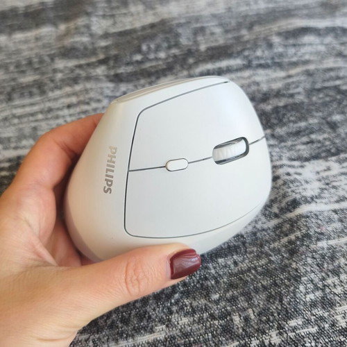 Ergonomic wireless mouse new with adapter for PC
