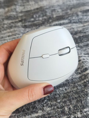 Ergonomic wireless mouse new with adapter for PC