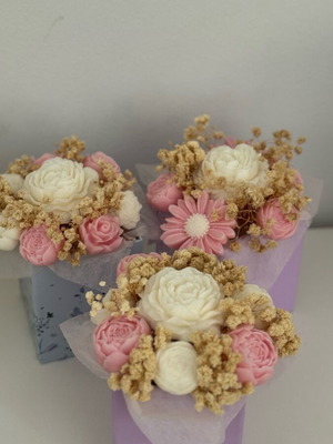 Wax Flower Bouquets new, 3 pieces with scent choice