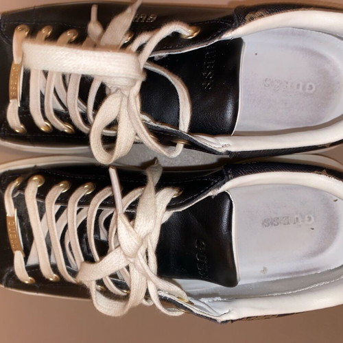 Guess women's shoes size 39 like new, black