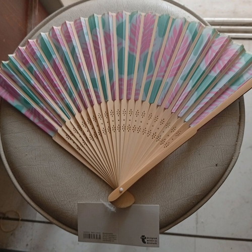 Fan new with Japanese/Chinese design in pink and mint colors