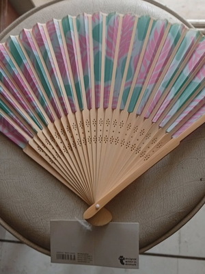 Fan new with Japanese/Chinese design in pink and mint colors