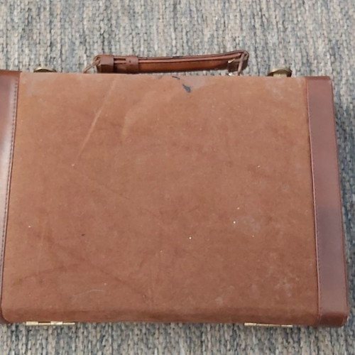 Leather backgammon set used, castor, 1980s case