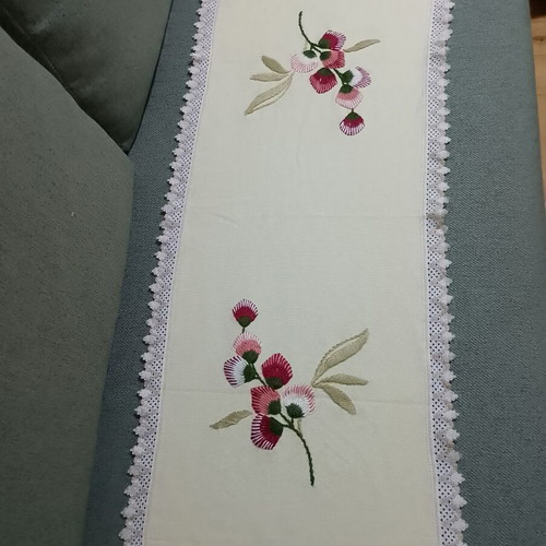 Embroidered table runner with lace, ecru