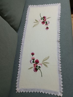Embroidered table runner with lace, ecru