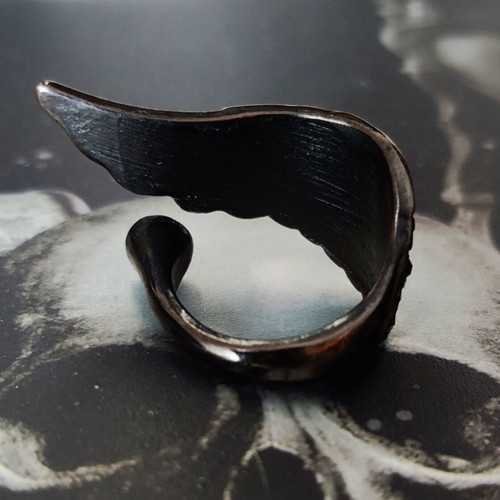 Gothic black wing ring with strass, new