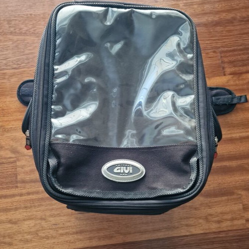 GIVI Magnetic Tank Bag like new, detachable with strong magnets