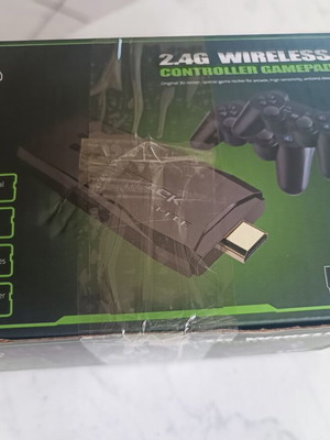 Console with two controllers, 10000 games, HDMI 4K