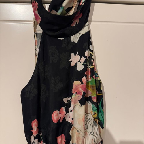 Zara top with floral design, size M, like new