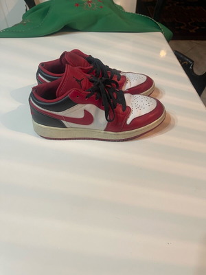 Jordan Nike athletic shoes used, size 39, black and red