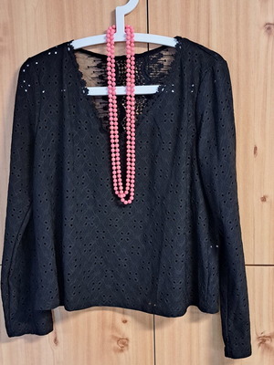 Shein black gardener blouse like new with lace back, size L