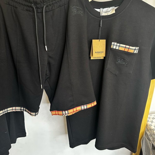 Burberry men's shorts and t-shirt set new, black