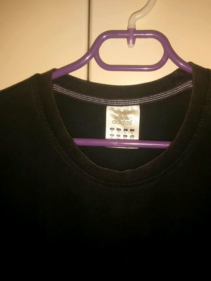 Adidas T-shirt XL black like new unisex with sleeve detail