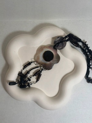 Vintage necklace like new with flower design, black