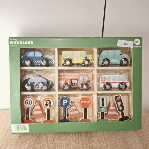 Montessori wooden car set 15 pieces new, city vehicles and accessories