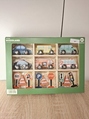 Montessori wooden car set 15 pieces new, city vehicles and accessories