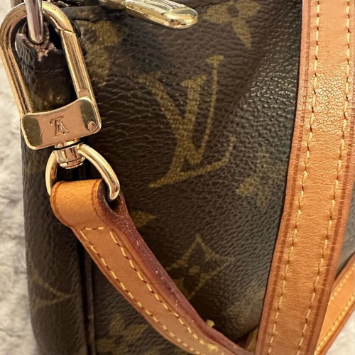 Louis Vuitton Monogram Pochette Accessoires crossbody bag used, brown