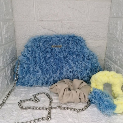 Puffy fur handbag new blue turquoise with chain