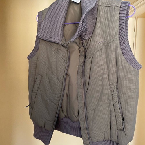 Nike sleeveless jacket medium