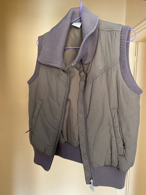 Nike sleeveless jacket medium