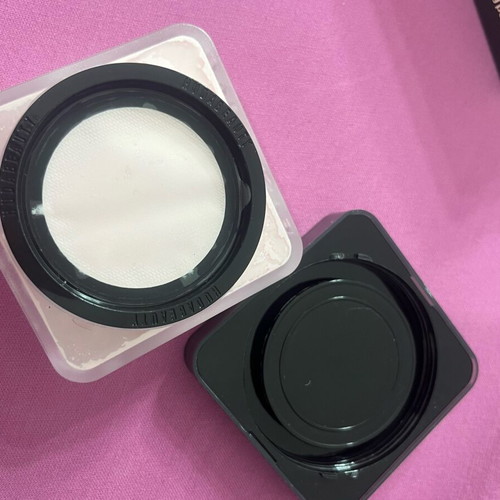 Huda Beauty Easy Bake Setting Powder new