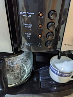Μηχανή καφέ μεταχειρισμένη με φίλτρο και καπουτσίνο, πρόβλημα στο εξπρές