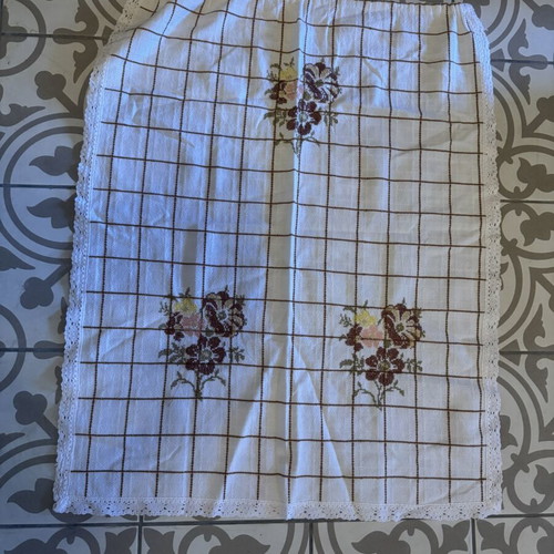 Handmade curtain with embroidery like new, 0.90x0.60 m