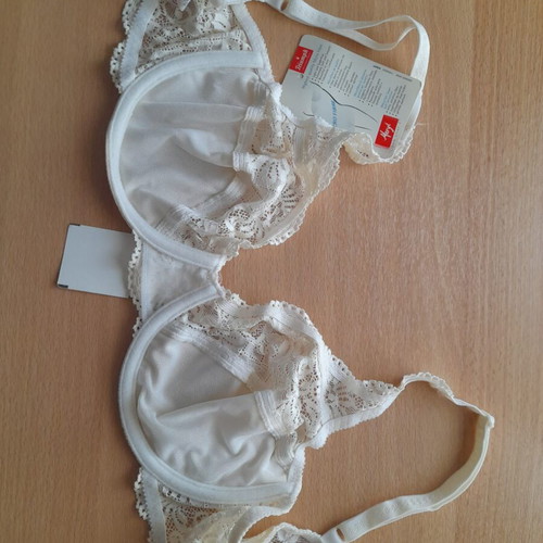 Triumph Amourette bra 80 cup C new in champagne color