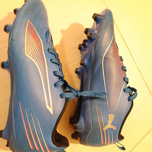 Puma football shoes like new, size 36, blue with orange details