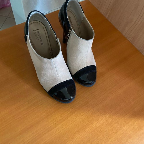 Beatrice Estell Beige and Black Suede Ankle Boots Size 40 Like New