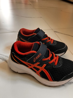 Asics kids shoes size 30 like new, black sports