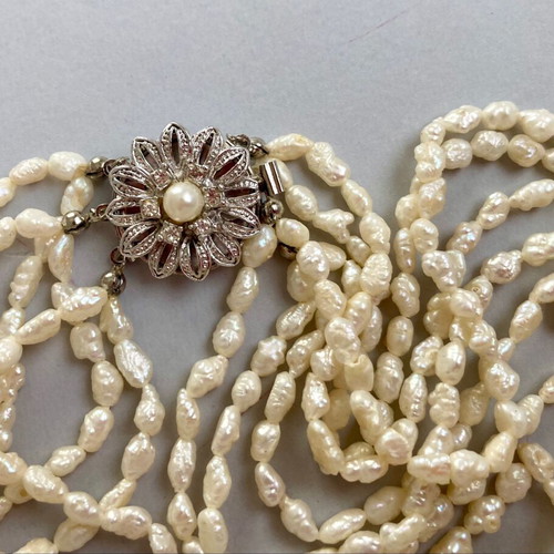 Vintage 1960s pearl set used, necklace and clip-on earrings