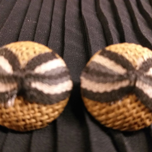 Earrings with natural linen used, clip-on in earthy colors