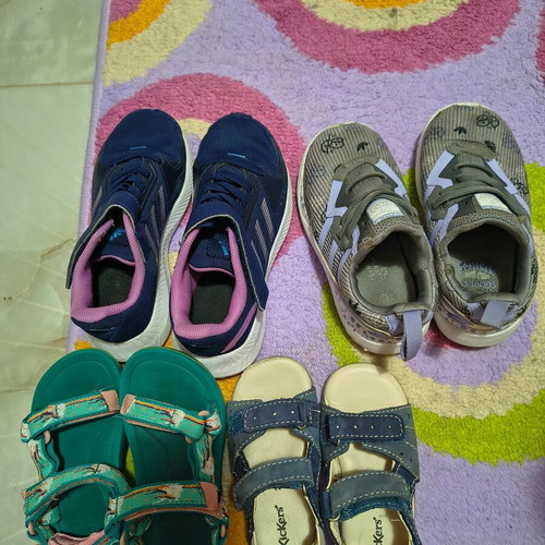 Girls' shoes used, various sizes and styles