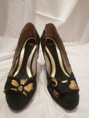 Used women's black pumps size 37