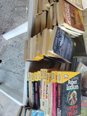 Bell paperback books, set of 45