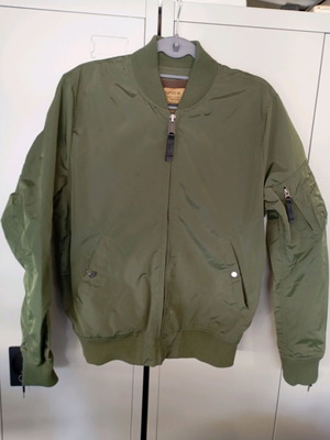 Яке Alpha Industries каки като ново, размер M