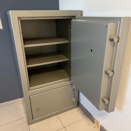 Armored safe like new, 59x50x110 cm, combination lock with key