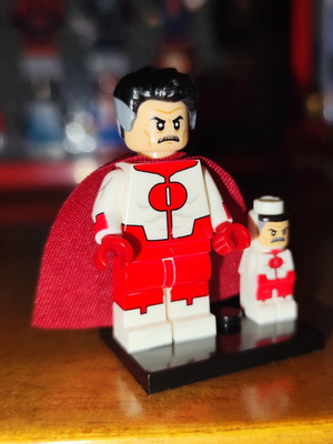 Omni-Man figure like new with base, red cape, and pawn