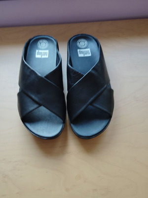 Fitflop slippers size 41 like new, black