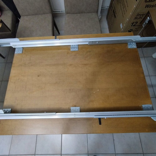 Dining table like new with extendable top 1.60x1 to 2.45x1 m