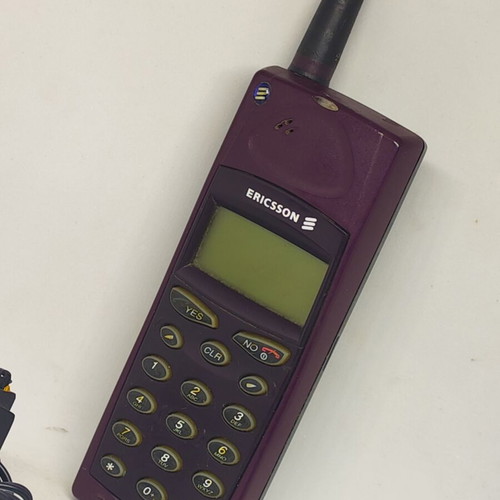 Ericsson A1018s mobile phone like new, plum color, original charger