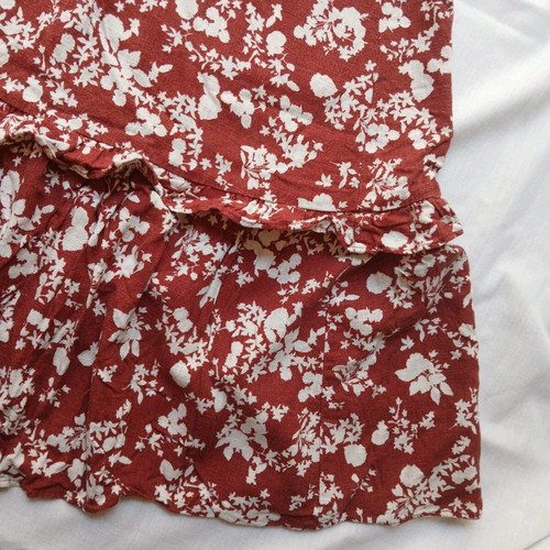 Zara floral skirt XS used, viscose, red and white