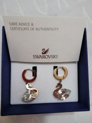 Swarovski earrings with crystal swan