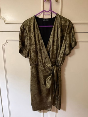 Zara metallic mini wrap dress like new, gold color, size L