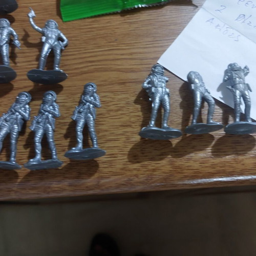 Solpa astronaut figures used, pack
