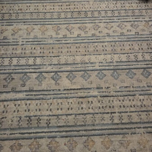 Rug 2m × 3m used, needs cleaning